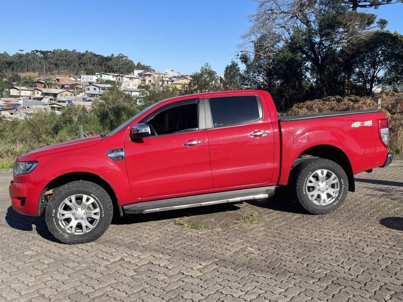 FORD - RANGER - 2019/2020 - Vermelha - R$ 165.900,00